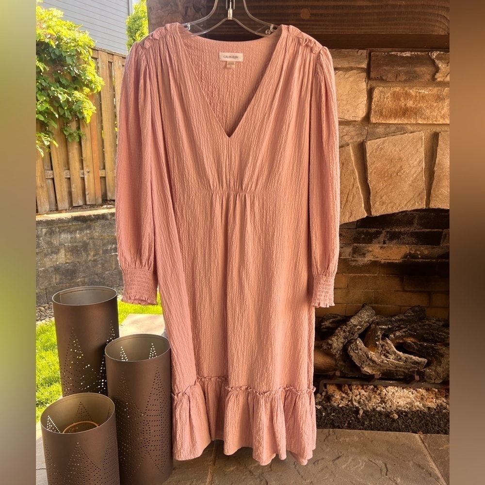 Elegant Pink V-Neck Dress - Picture 2 of 4